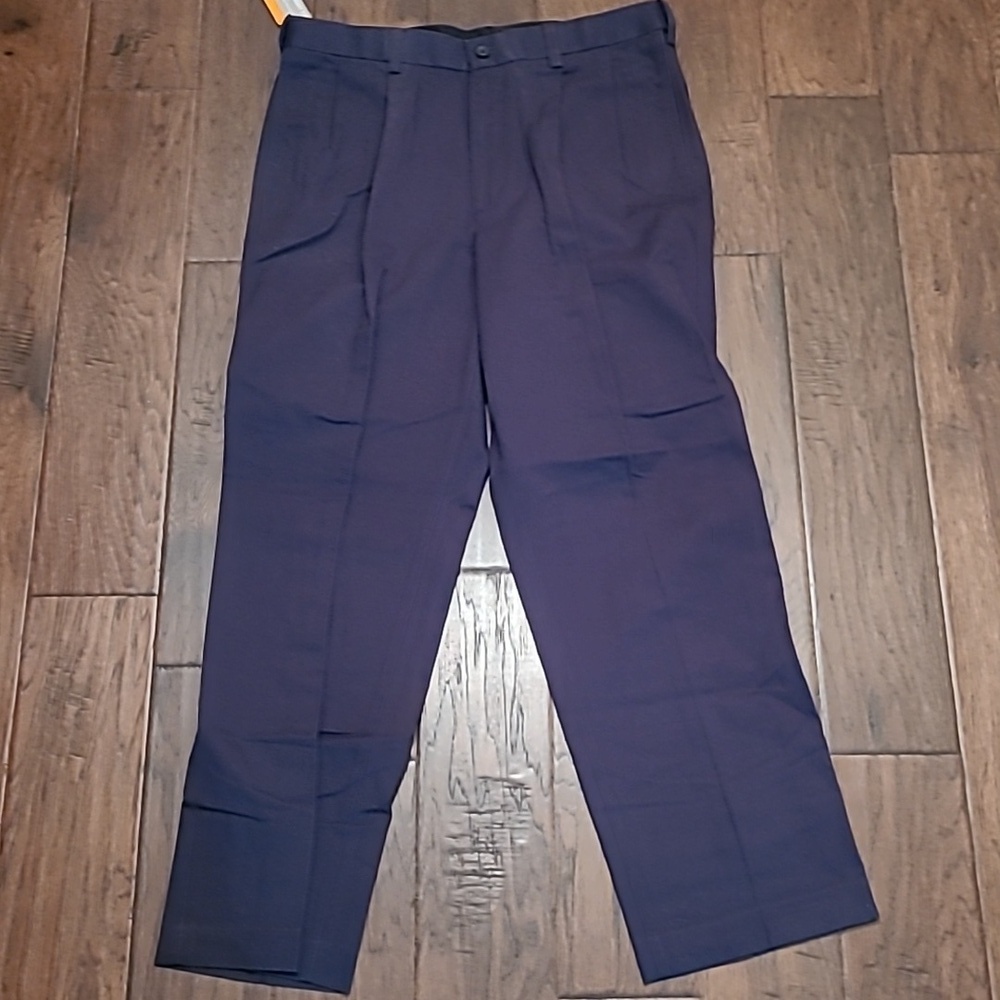 NWT Savane classic navy blue Performance Chinos, size 34x29